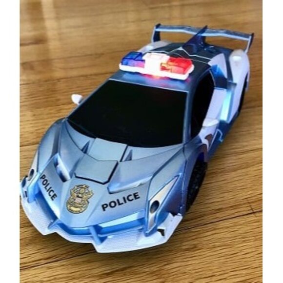 New Transforming Police Car RC Toy, 1:18 Scale Flashing Lights, 360° Rotation - Picture 4 of 4